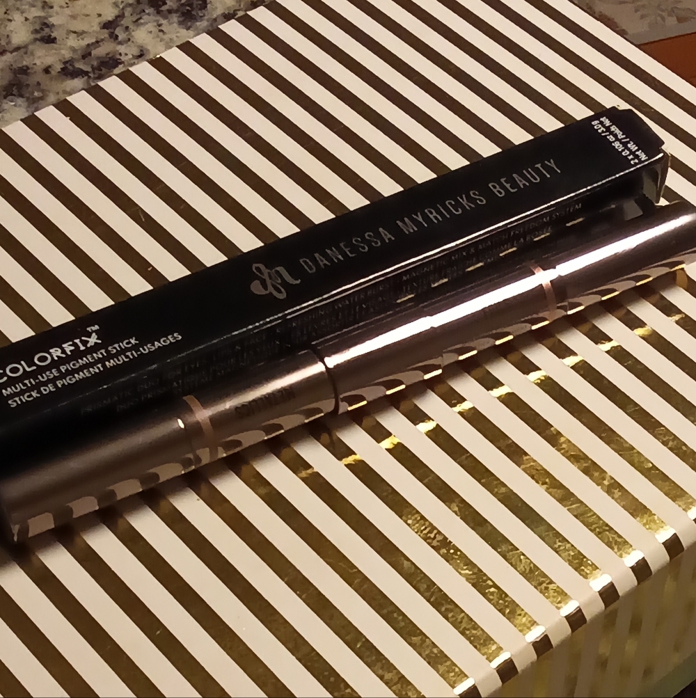 Danessa Myricks Multi-use Duo Pigment Stick. Prismatic duo For Eyes,Lips &Face - Picture 2 of 6